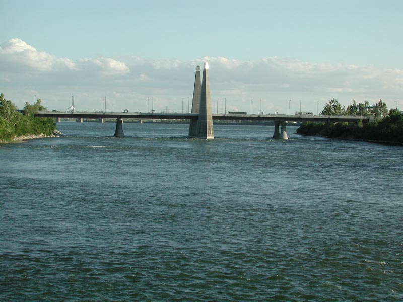 St. Lawrence River from bridge.jpg 84.8K